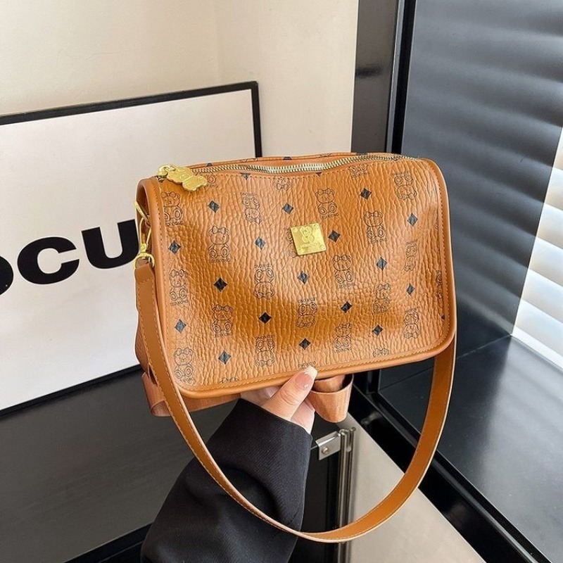 Luxury Bags Must Have - กระเป๋าผ้าอ้อมดีไซน์เนอร์สุดฮิตสำหรับผู้หญิง กระเป๋าหนังหรูหราขนาดใหญ่ จุของได้เยอะ ดีไซน์สวยเก๋ สะพายข้างหรือถือก็ได้ เรียบหรูมีสไตล์