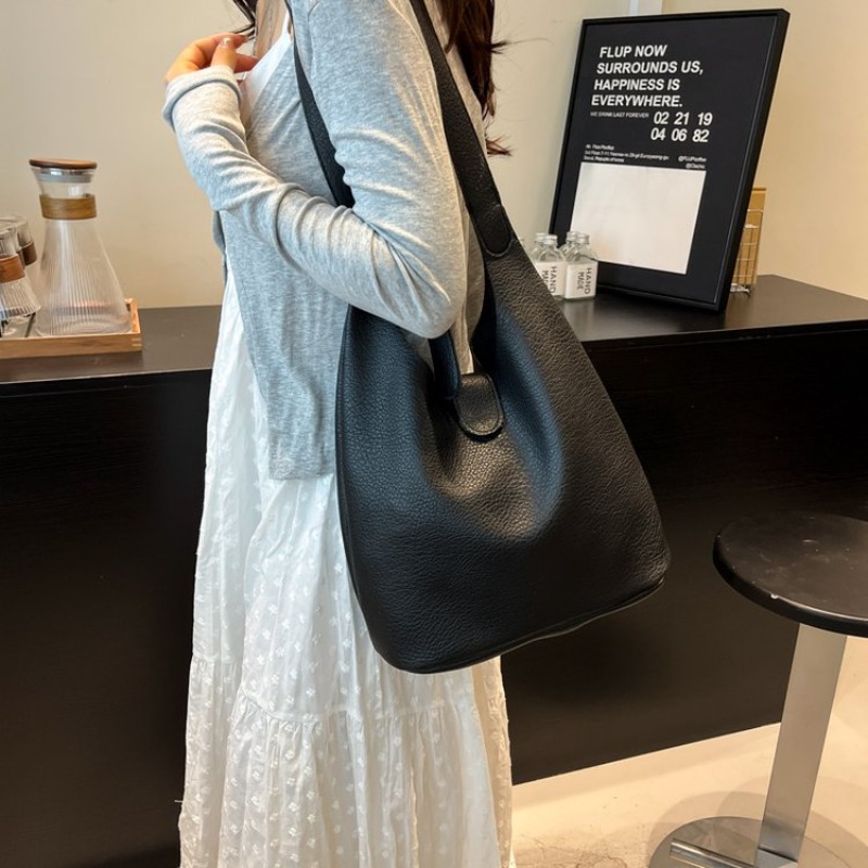 Luxury Bags Must Have - กระเป๋าผ้าอ้อมดีไซน์หรูสไตล์ปารีสสำหรับผู้หญิง กระเป๋าหนังสุดหรูขนาดใหญ่ จุของได้เยอะ กระเป๋าสะพายข้างเก๋ไก๋ ไอเทมที่ต้องมี