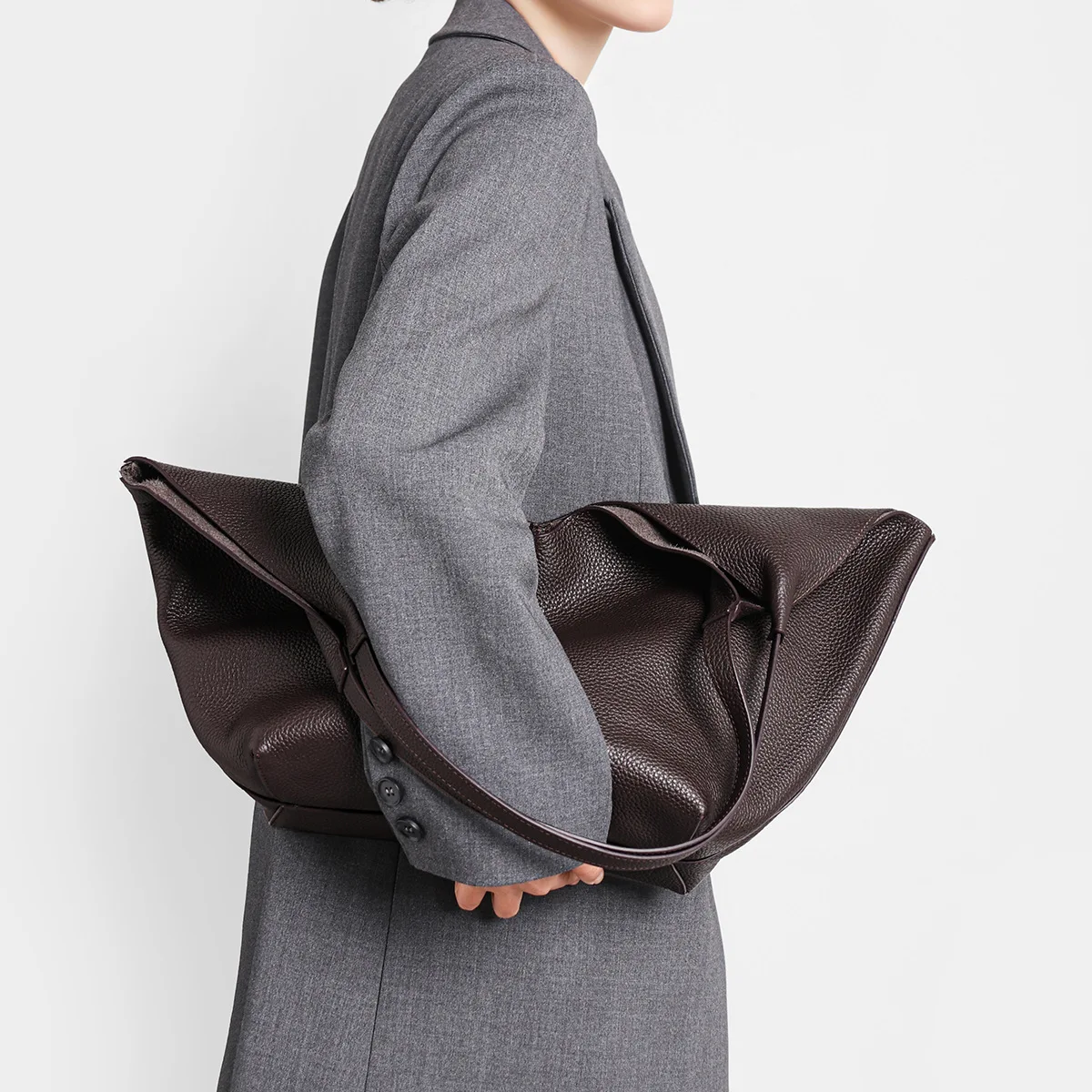 Luxury Bags To Buy - กระเป๋าแม่แบบสะพายใต้วงแขนสำหรับผู้หญิงรุ่นใหม่ปี 2026 ความจุเยอะ ดีไซน์หรูหราจากแบรนด์ดัง ซื้อกระเป๋าใส่ของได้เยอะ
