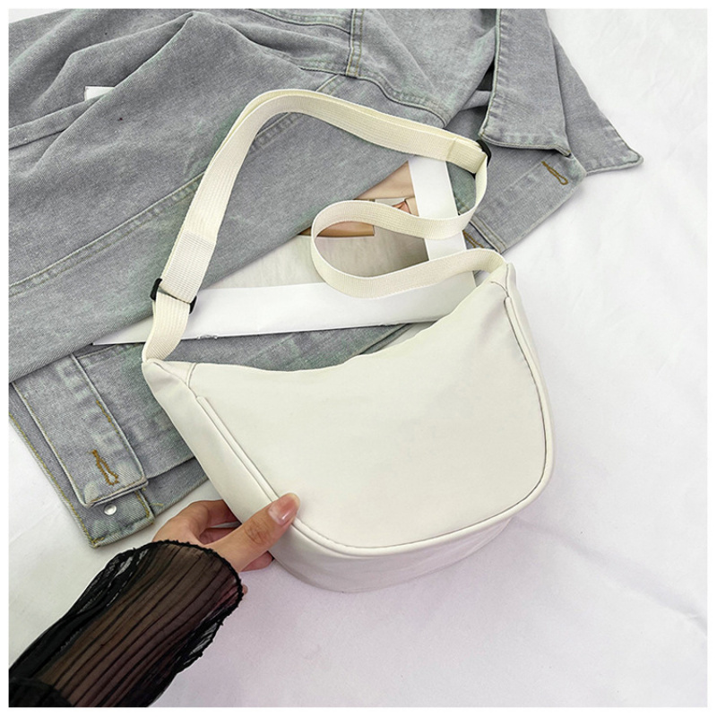 Luxury Bags Quiet - กระเป๋าสะพายข้างผู้หญิงแบบใหม่ กระเป๋าสะพายทรงครึ่งวงกลมขนาดใหญ่ น้ำหนักเบา ทำจากไนลอน ดีไซน์เรียบง่าย หรูหรา