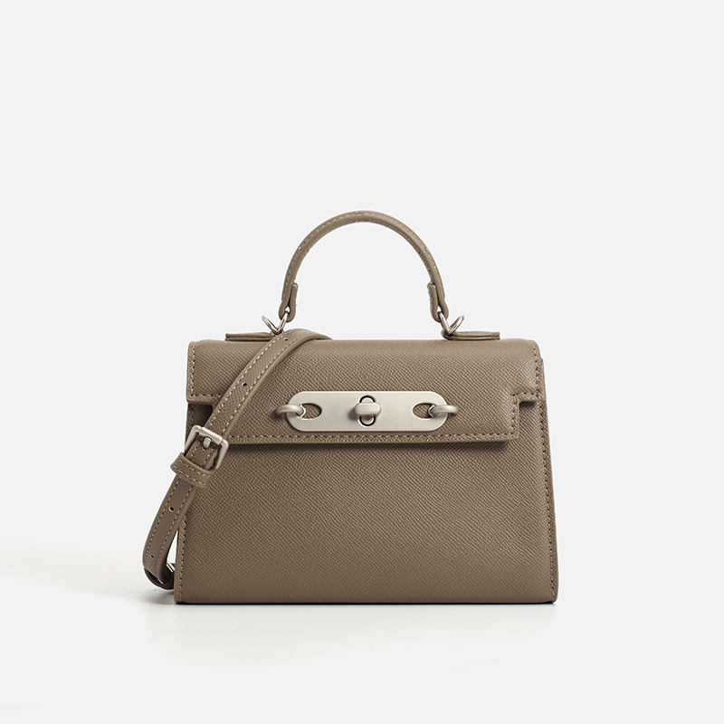 Structured Handbag Top Handle - กระเป๋าถือทรงแข็งแบบมีหูหิ้ว ทำจากหนัง Saffiano สีน้ำตาลอมเทา สำหรับผู้หญิง พร้อมฮาร์ดแวร์สีเงิน