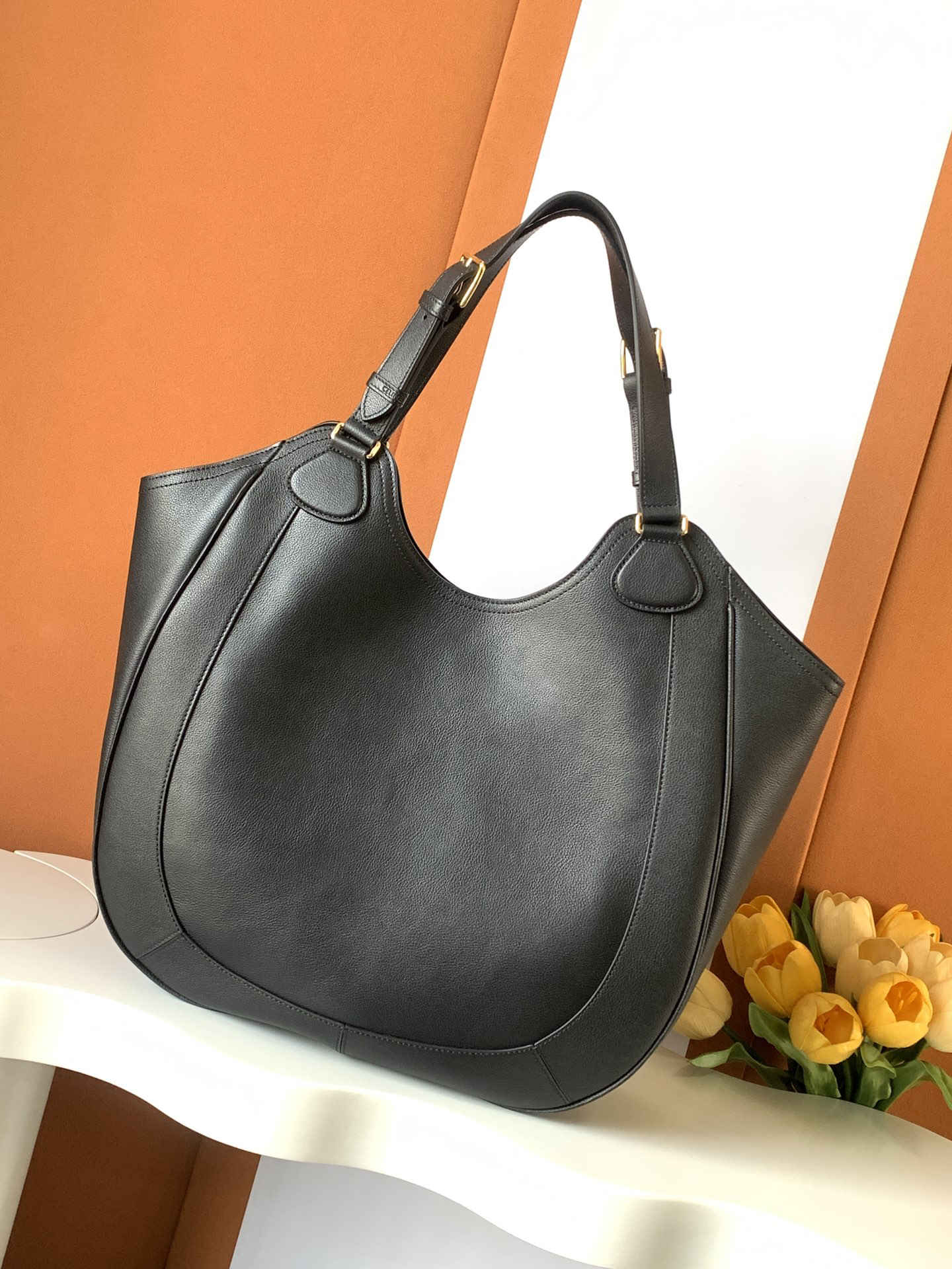 กระเป๋าโฮโบแบบมินิมอลสุดหรู หน - Luxury Bags Quiet บทวิจารณ์และราคา