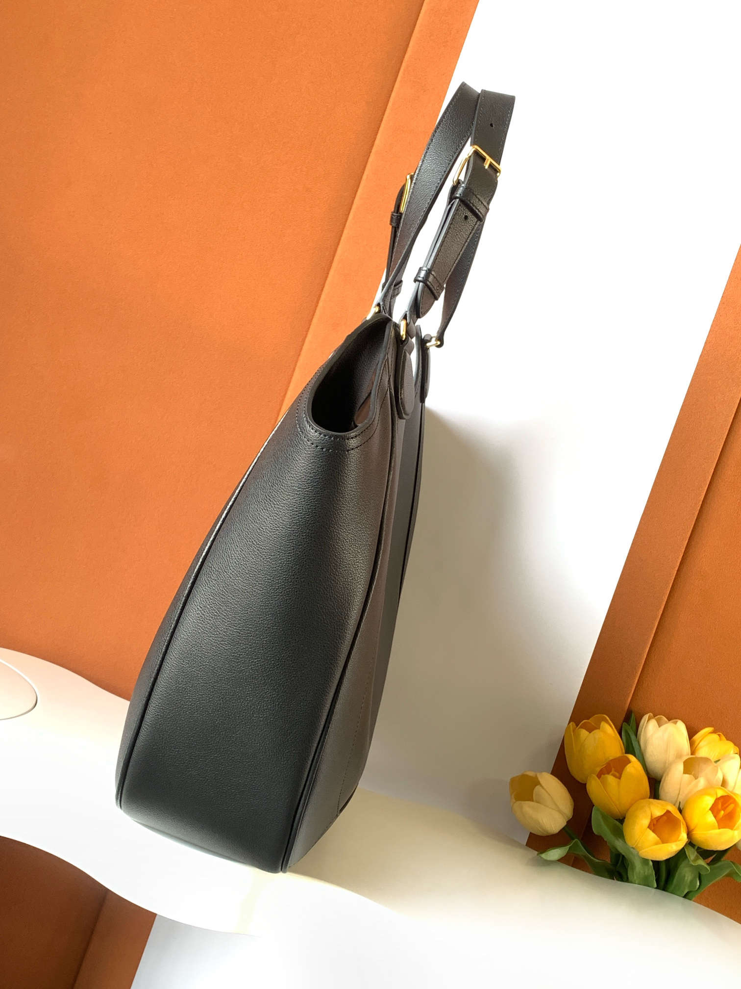 กระเป๋าโฮโบแบบมินิมอลสุดหรู หน - Luxury Bags Quiet บทวิจารณ์และราคา