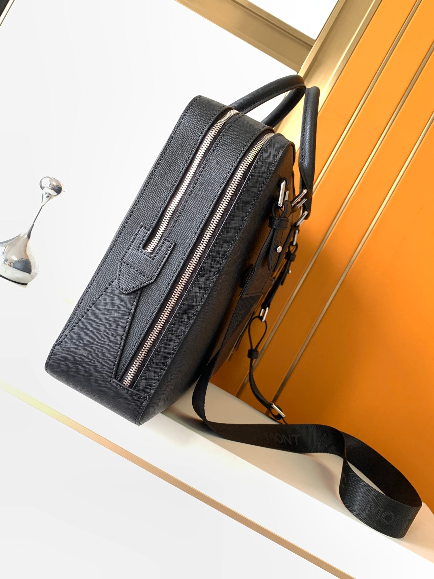 กระเป๋าถือผู้ชายสุดหรู หนังแท้ - Luxury Bags Office บทวิจารณ์และราคา