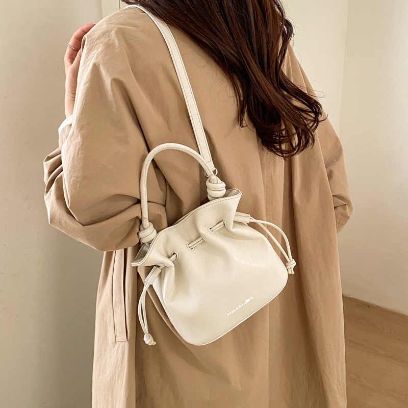 กระเป๋าหนังเทียมทรงถังสำหรับผู - Luxury Bags Office บทวิจารณ์และราคา