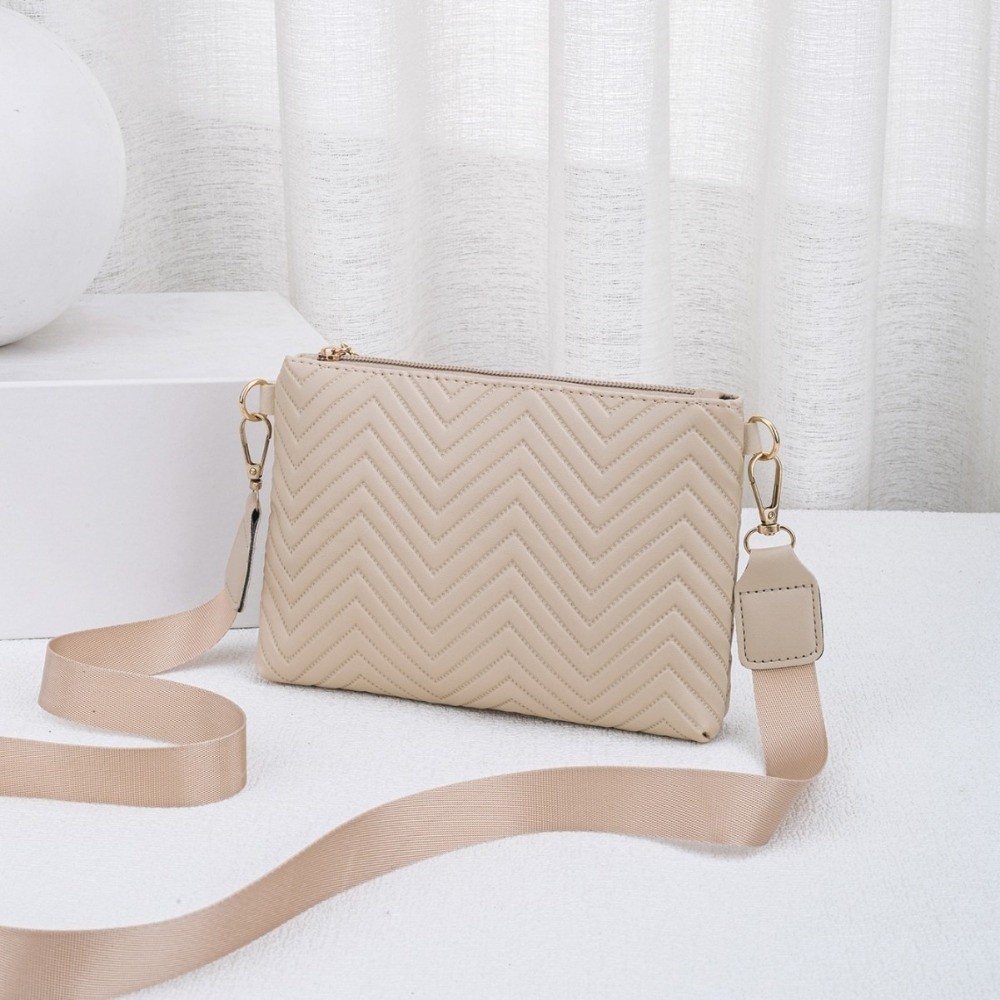 กระเป๋าสะพายข้างแบบมีสายโซ่ลาย - Chain Crossbody Quilted บทวิจารณ์และราคา