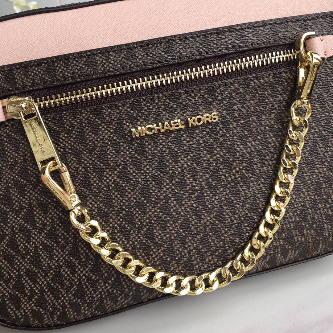 ไมเคิล คอร์กระเป๋ากล้องแฟชั่นส - Luxury Bags Brand บทวิจารณ์และราคา