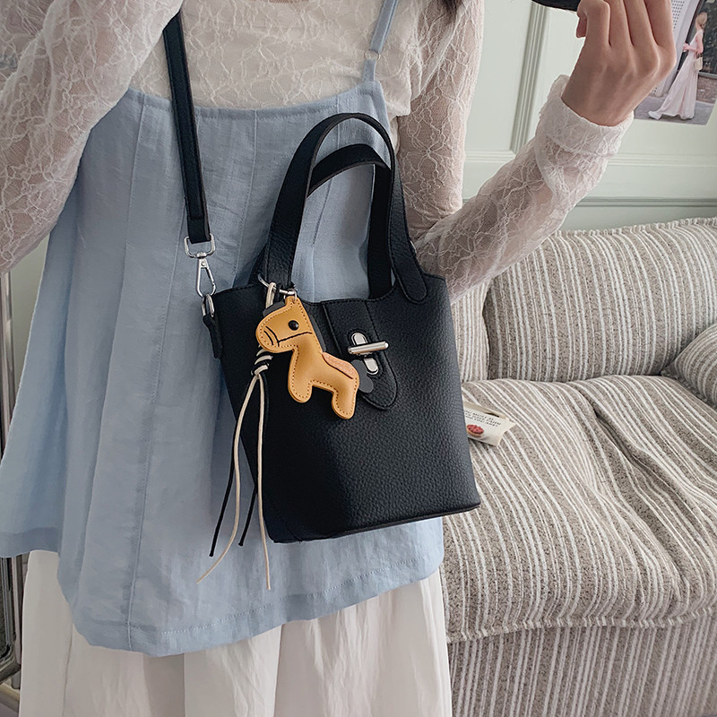 กระเป๋าหนังวัวแท้สุดหรูแบบมินิ - Luxury Bags Quiet บทวิจารณ์และราคา