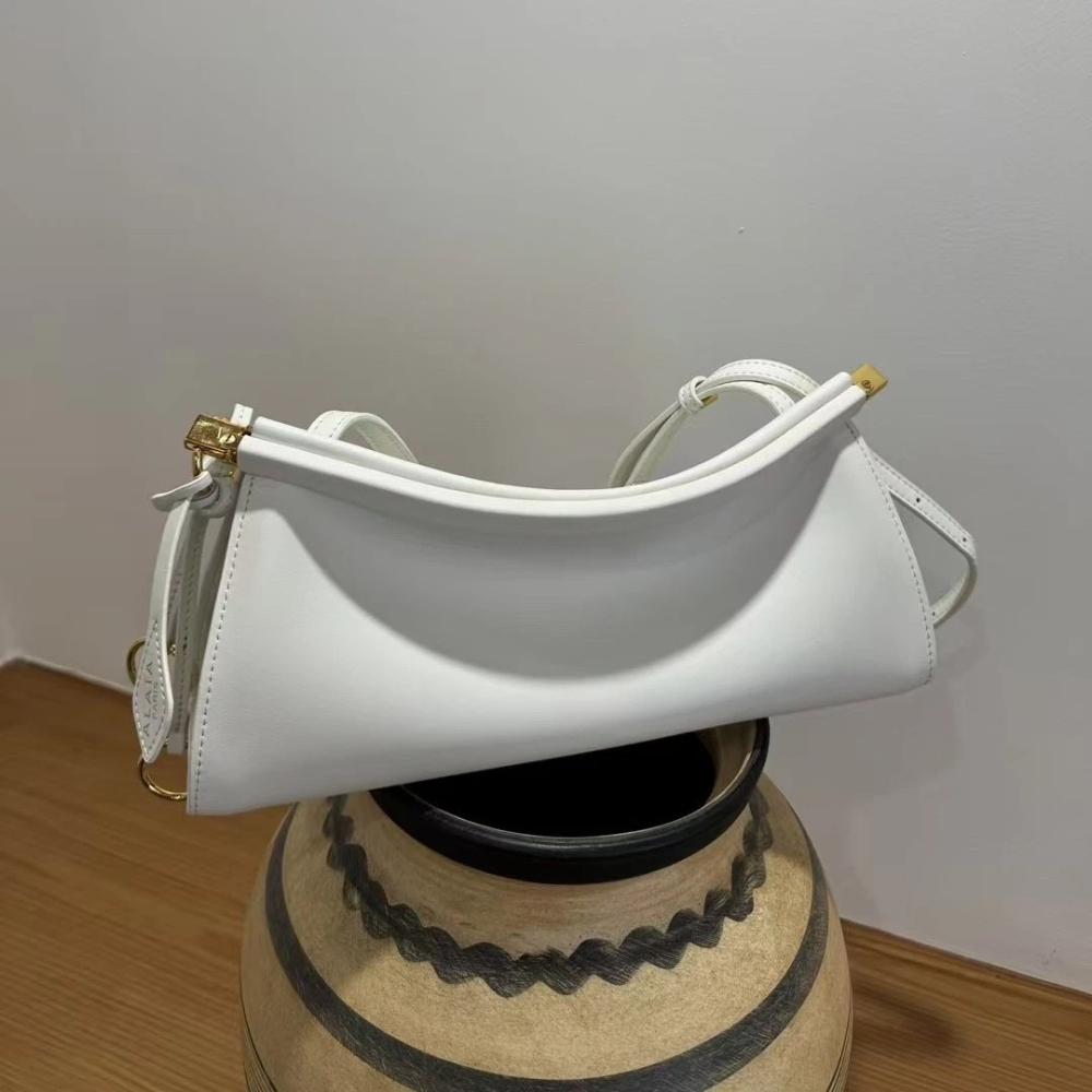 กระเป๋าสะพายไหล่ LE CLICK EAST - Luxury Bags Medium Size บทวิจารณ์และราคา