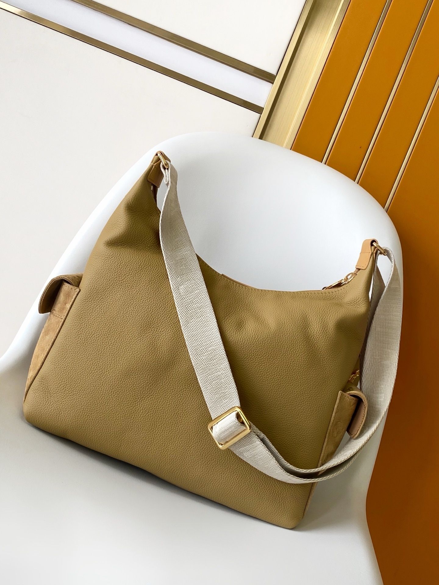 กระเป๋าถือทรงแข็งดีไซน์หรูหราอ - Structured Handbag Top Handle บทวิจารณ์และราคา