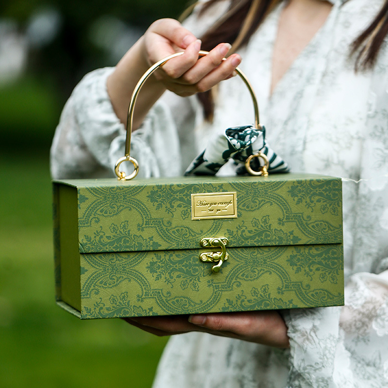 กล่องของขวัญโลหะหลากสีแบบหนา ก - Luxury Bags List บทวิจารณ์และราคา