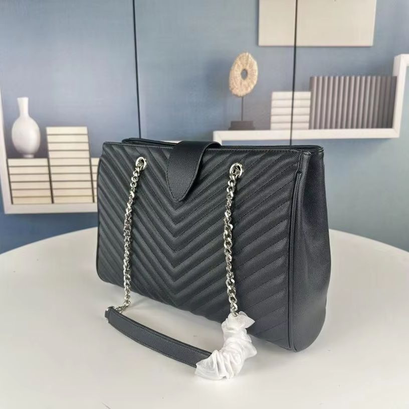 กระเป๋าถือหนังลายเชvron แบบเย็ - Chain Crossbody Quilted บทวิจารณ์และราคา