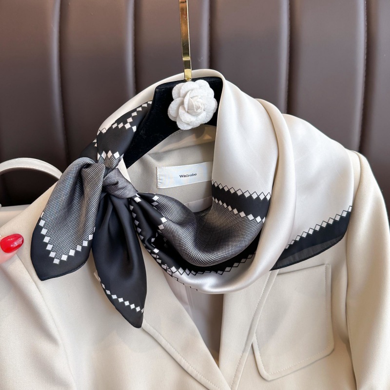 ใหม่หรูหรารูปแบบม้าผ้าไหมผ้าพั - Luxury Bags Office บทวิจารณ์และราคา