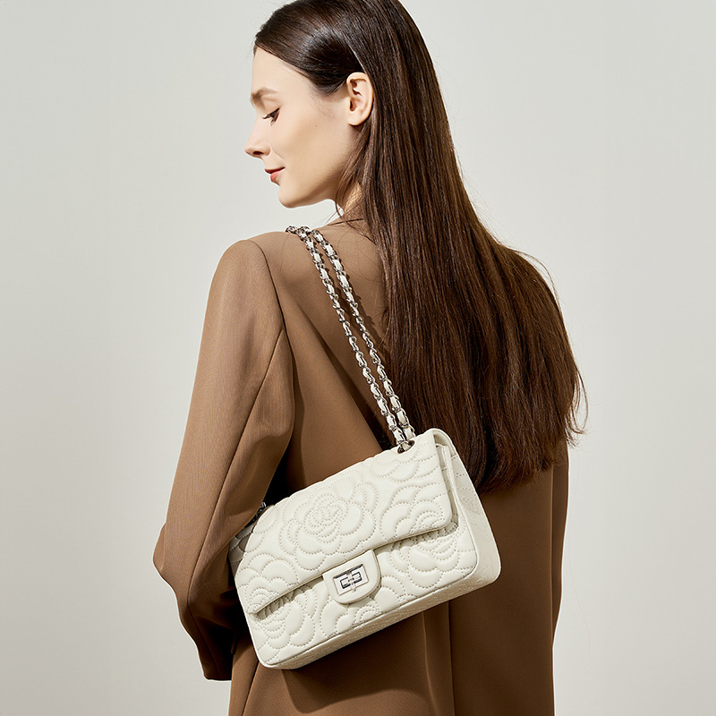 กระเป๋าสะพายไหล่หนังแกะไฮแลนด์ - Chain Crossbody Quilted บทวิจารณ์และราคา