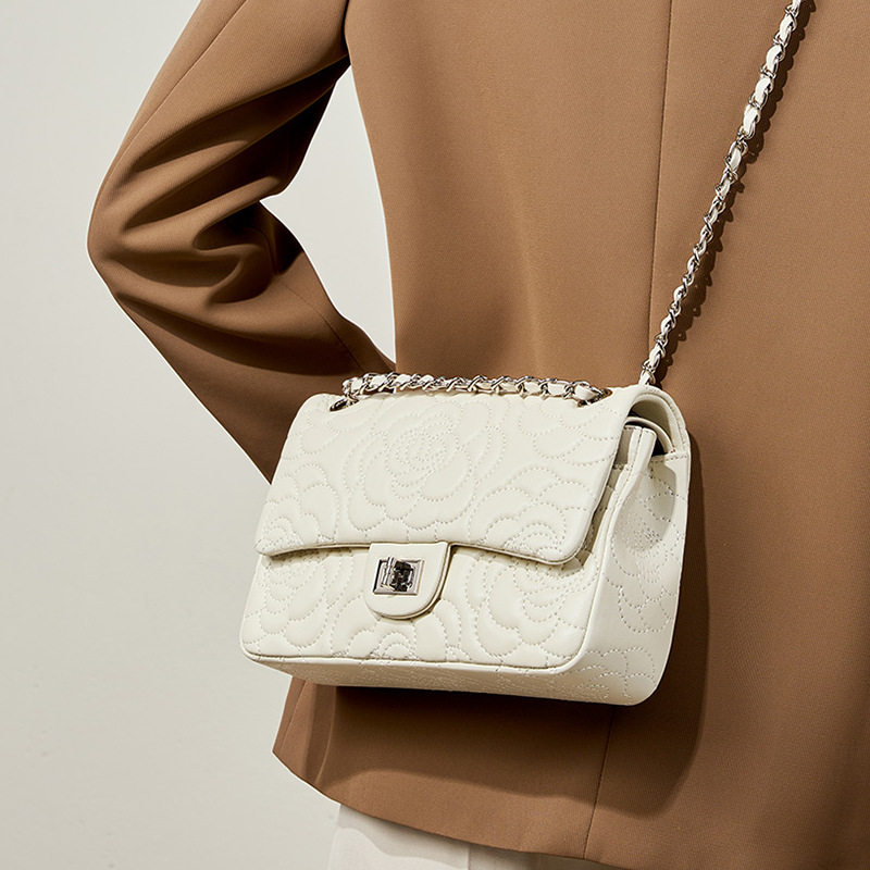 กระเป๋าสะพายไหล่หนังแกะไฮแลนด์ - Chain Crossbody Quilted บทวิจารณ์และราคา